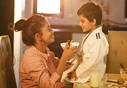 बच्चों के साथ घर पर बिता रहे हैं ज़्यादा समय अपनाएँ यह रूटीन