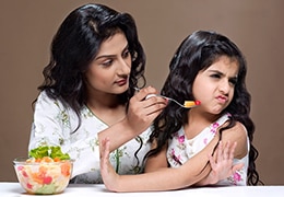 আপনি কি আপনার শিশুর খাবারের খাবে অভ্যাসগুলি পরিবর্তনের কথা ভাবছেন? এই পরামর্শগুলি চেষ্টা করুন