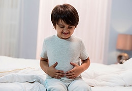 बच्चों में कब्ज़ की परेशानी : उन्हें क्या खिलाना चाहिए