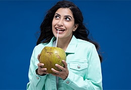 নারকেল জলের উপকারিতা দিয়ে এটি শীতল করুন
