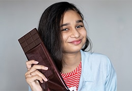 டார்க் சாக்லேட் - ஊட்டச்சத்து மதிப்பு மற்றும் ஆரோக்கிய நன்மைகள்